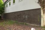 Die unbearbeitete Turnhallenrückwand