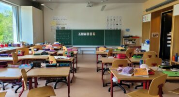 A classroom filled with lots of desks and chairs