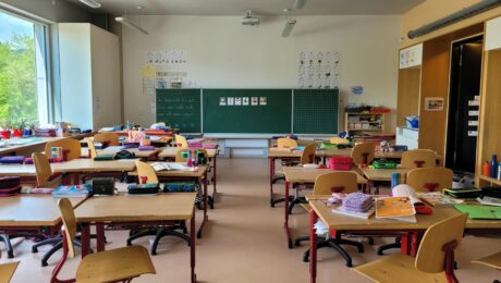 Photo by Nathan Cima A classroom filled with lots of desks and chairs
